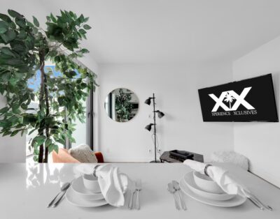 Maison Tigre – Stylish Retreat w/ Balcony